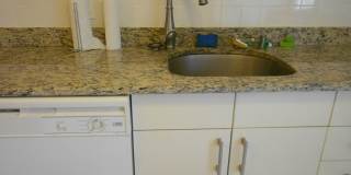 Beautiful 4 bed in Oak Sqaure Gallery 12