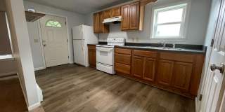 Spacious, two-story 3-bedroom apartment in Adams! Gallery 1