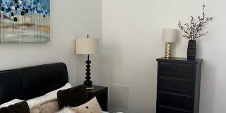 408 W Queen St Gallery 26