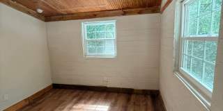 Charming NE Cottage! Gallery 32