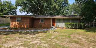 Fully Furnished, Beautiful Decor - 3BR / 1BA Gallery 1