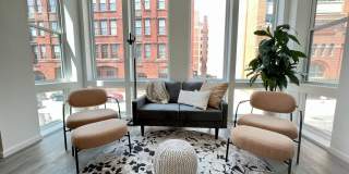 725 W Pratt Gallery 1