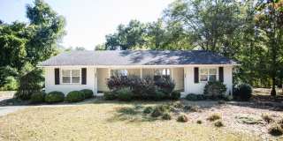 Cute and Quiet West Side Duplex! Gallery 1