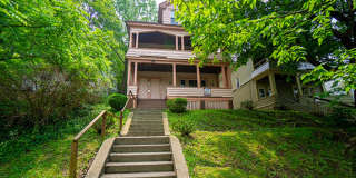 722 Euclid Avenue - AVAILABLE 8/1/27 -Spacious Duplex Close To Campus Gallery 1