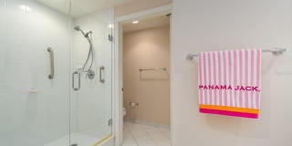 521 MANDALAY AVENUE Gallery 22