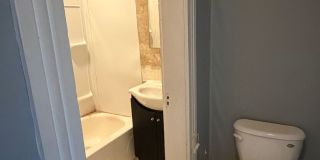 1 bedroom 1 bath apartment close to downtown Gallery 6