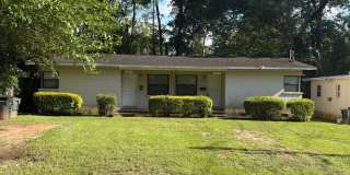 2 Bedroom 1 Bath Duplex Walking Distance to FSU Available NOW Gallery 1