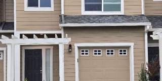 All Brand New flooring-$500 off 1st month ! Walking Trails  Park close by... easy access to Portland, Walk to shops ! Gallery 1