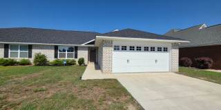 Great neighborhood! 3 Bed 2 Bath 2 Car Attached Duplex Gallery 1
