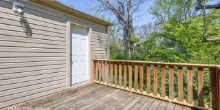 Charming 2BR Cottage Near Downtown Clarksville Gallery 18
