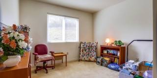 Spacious 4 Bedroom Shadowridge Home Available May 1st Gallery 19