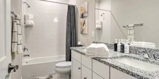 Luxury 3BR/2.5BA Condo w/ Balcony and Rooftop Terrace & Garage – Walk to One Loudoun Luxury 3BR/2.5BA Condo w/ Balcony and Rooftop Terrace & Garage – Walk to One Loudoun Gallery 23