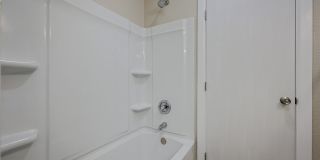 1622 Woodlawn Gallery 11