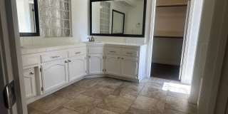 Spacious 3BD/2.5BA Home in Bakersfield's 93311 — HOA Community, Pool, Fireplace, Garage & Small Pets Welcome! Gallery 18