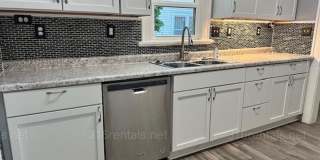 $1,249 - 3 bedroom / 1 bathroom - Single Family Home Gallery 9