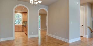 Pristine Spacious 3 Bedroom Lake Oswego Townhome | Skylights, High Ceilings, and Mt. Park Trails at your Doorstep Gallery 9