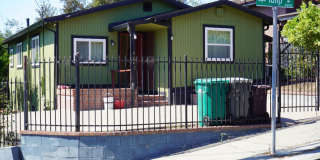 Spacious 3 bedroom, 1 bathroom renovated home Spacious 3 bedroom, 1 bathroom renovated home Gallery 1