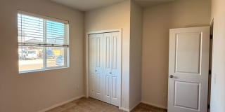 Newer single level 3 bed 2 bath home in NE Salem Gallery 6
