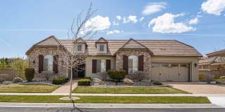 Luxurious Fully Furnished Single Level Home Gallery 1