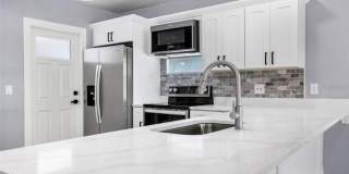 8907 N BOULEVARD Gallery 24