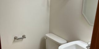 CHARMING 3 BEDROOMS 2 BATH TOWN HOUSE Gallery 7