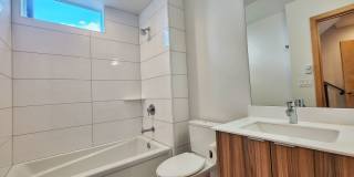 Beautiful 2 Bed 1.75 Bath Townhome in Central District Gallery 12