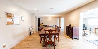 6 Bedroom 3.5 Bathroom Tri-Level Home In Tempe close to ASU Gallery 17