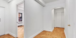 241 E 11th St Gallery 5