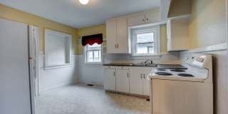 FREE MONTH RENT! Freshly Updated 3 Bedroom House Gallery 9