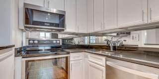 Comfy Condo in Old Town North Alexandria Gallery 9