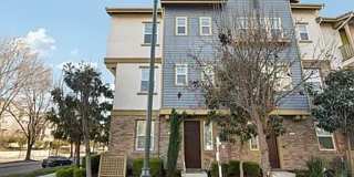 Must see beautiful and large Townhome in Dublin- Close to Everything! Gallery 1