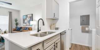 9th St Apartment Gallery 11