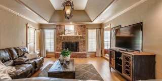 Massive 4BD/3BTH and 2 Car garage Home! Minutes from I-35 Gallery 14