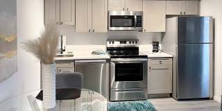 725 W Pratt Gallery 22