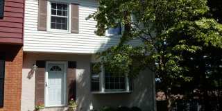 Lovely 3 BR townhome with Community Pool; convenient SwoCo location! Gallery 1