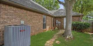 Beautiful 4 Bedroom Home with Pool – Available Now! Gallery 22