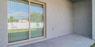 Modern 3BR/2.5BA Townhome with Pool Access & Deposit-Free Living! Gallery 25