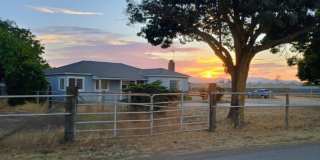 Beautiful Country Setting Close to Everything! Gallery 1