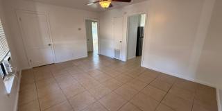 Charming 3BR Home w/ Hardwood Floors & Private Yard – Great SA Location Gallery 3