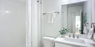 Absolutely stunning completely remodeled 2-bedroom 2 bath, 1,448 square foot home Gallery 23