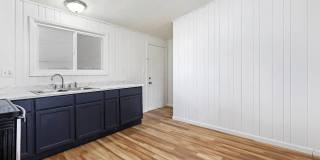 Charming 3 bedroom home with huge yard! Gallery 8
