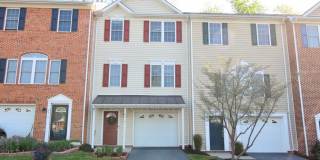 Large townhome with garage for rent in Taylor Springs! Gallery 1