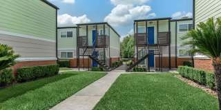 Montabella at Oak Forest Apartments Gallery 18