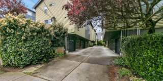 Cheery & Bright Columbia City Townhome Gallery 1