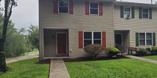 Extra Large Updated 3 Bedroom Townhouse - Burrell School Disctrict Gallery 1