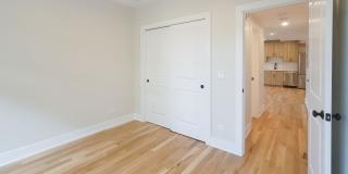 3356-58 N Sheffield Gallery 26