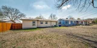 CHARMING MID-CENTURY HOME IN DELLVIEW Gallery 25