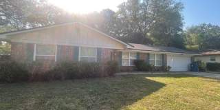 Spacious Living, Modern Updates & Fully Fenced Yard Spacious Living, Modern Updates & Fully Fenced Yard Gallery 3