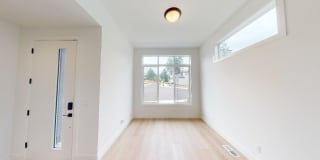 *Contemporary Home, Stylish Luxury, Central Air, Pet Friendly, Fenced Yard Gallery 3