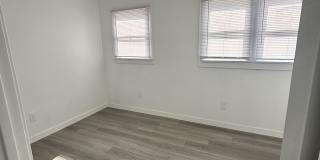1956 1/2 Park Grove Ave Gallery 4